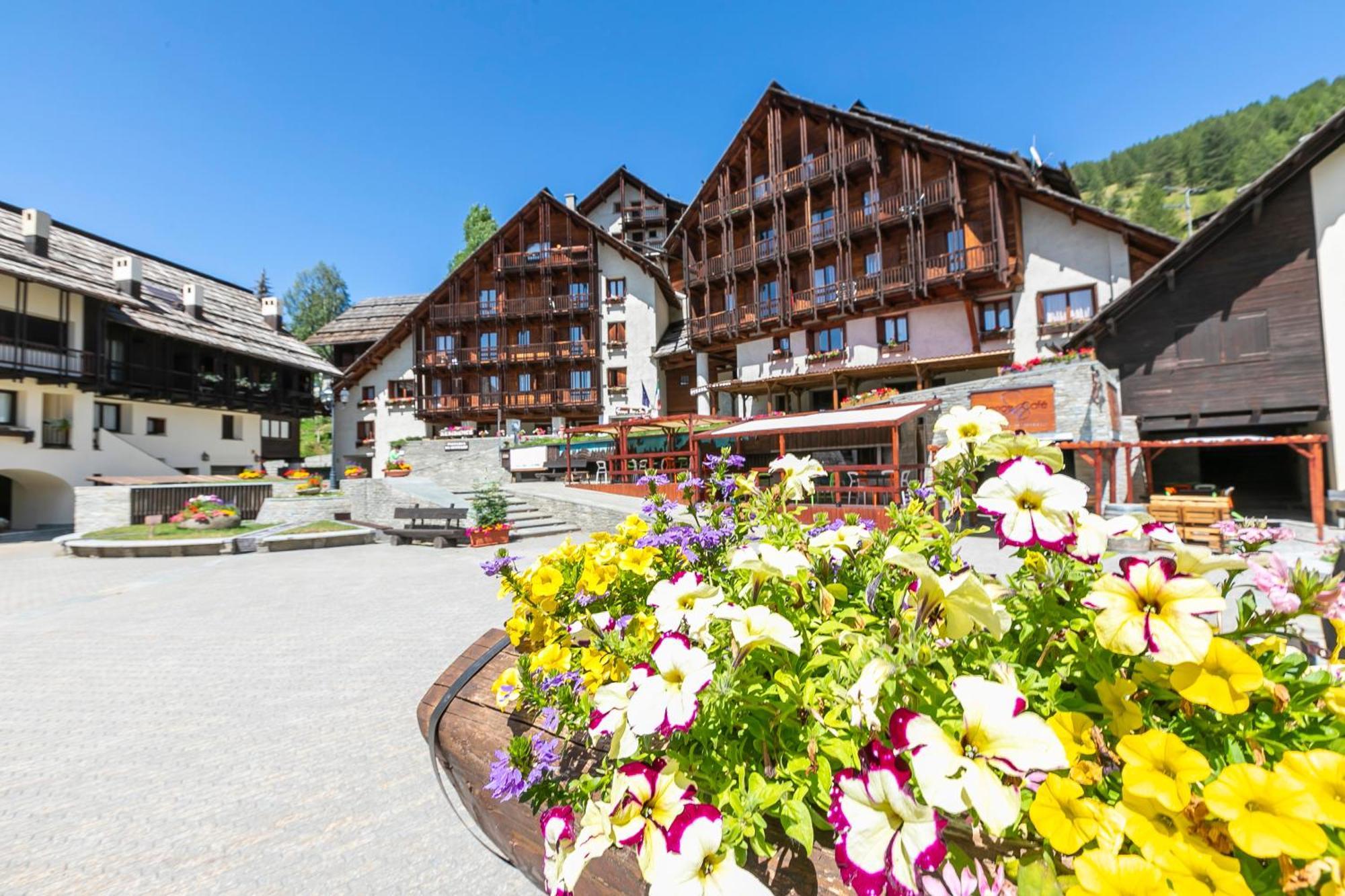 Grange Hike & Ski Sestriere Apartments Colle Sestriere Exterior foto